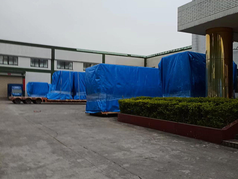 東(dong)莞某公司重(zhong)型設備防雨(yǔ)真空木箱